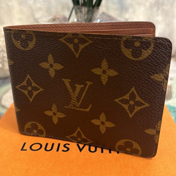 SOLD OUT Louis Vuitton Monogram 10 mans wallet this is 9/10 Authentic Lv wallet. - Picture 12 of 12